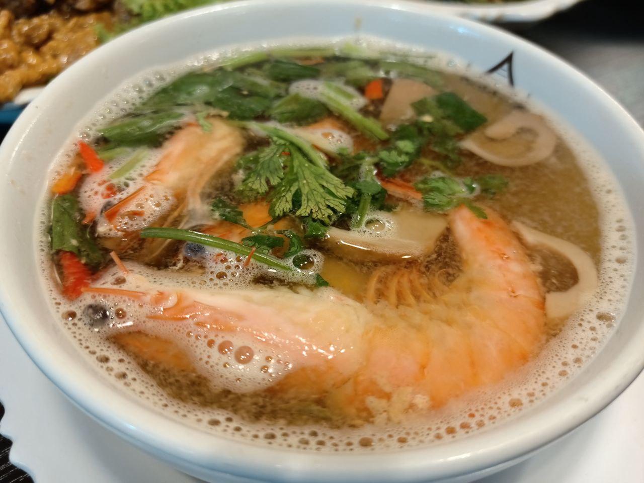 nakhon kitchen tom yum goong clear soup