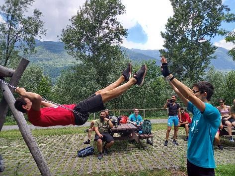 Potrebbe essere un'immagine raffigurante 6 persone