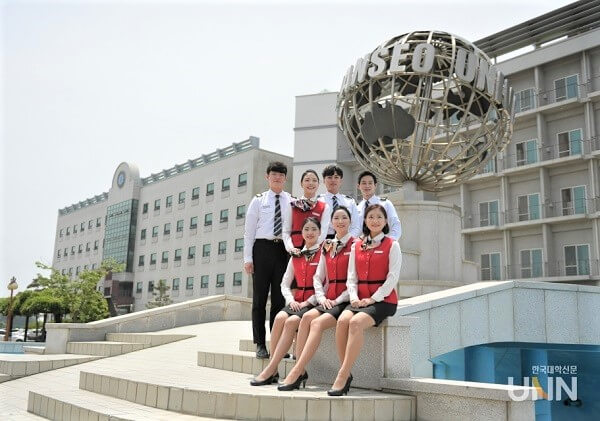 Đài biểu tượng tại Hanseo University