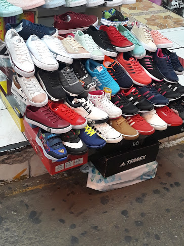 Opiniones de Calzado Local 187 en Quito - Zapatería