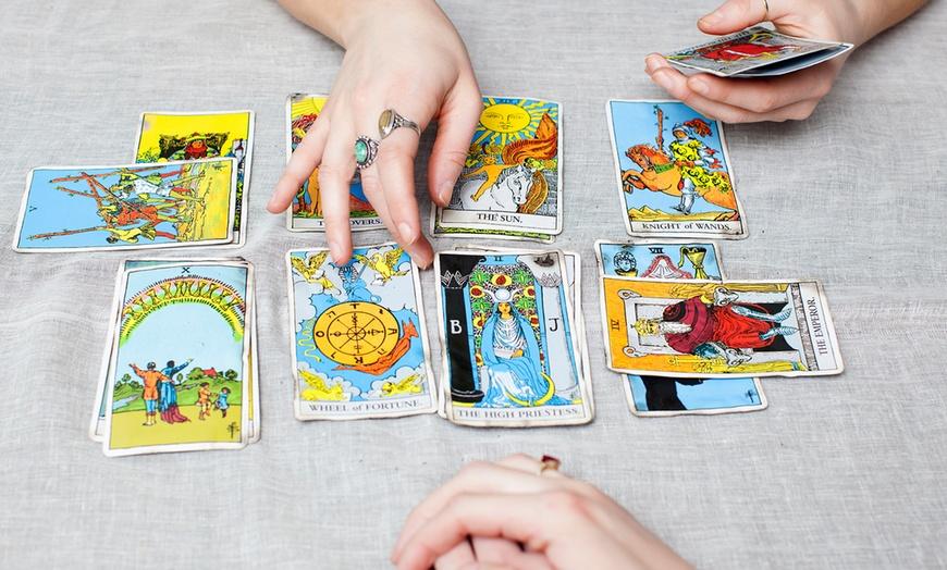 <strong>How the accurate tarot prediction helps you</strong>