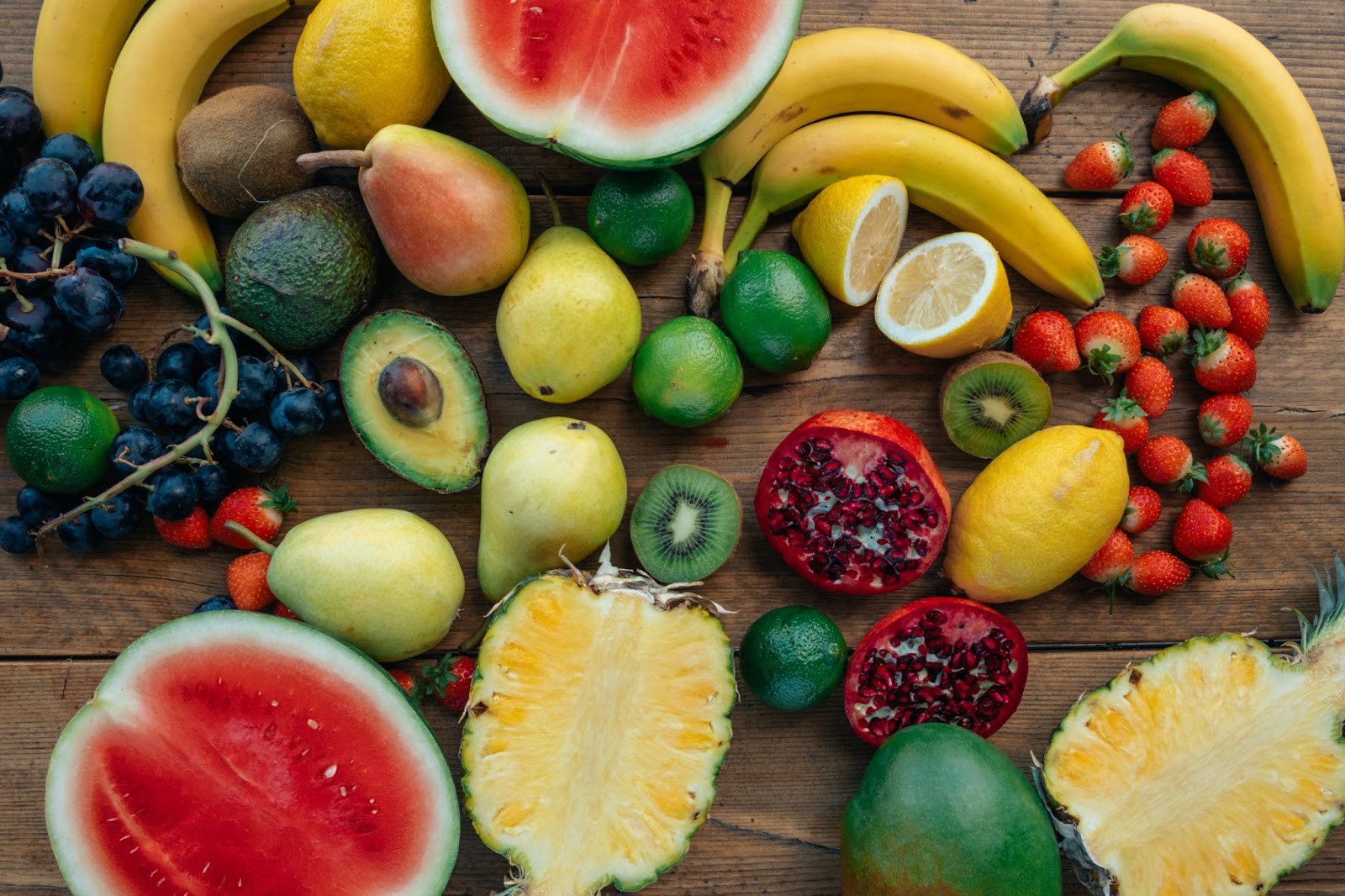 Fresh fruits and vegetables: Rich in vitamins, minerals, and dietary fiber