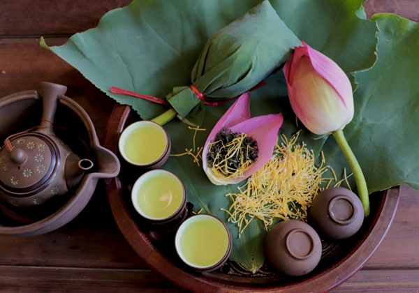 Lotus tea is not only a simple drink; it also has the culture and sophistication of the Ha Thanh people.