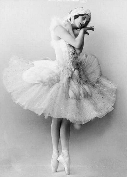 File:Anna Pavlova as the Dying Swan.jpg