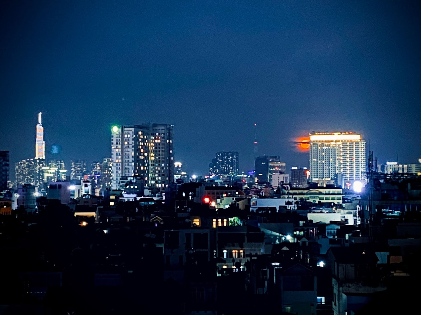 lang thang rooftop: diem ngam hoang hon chat chill giua long sai gon - anh 8