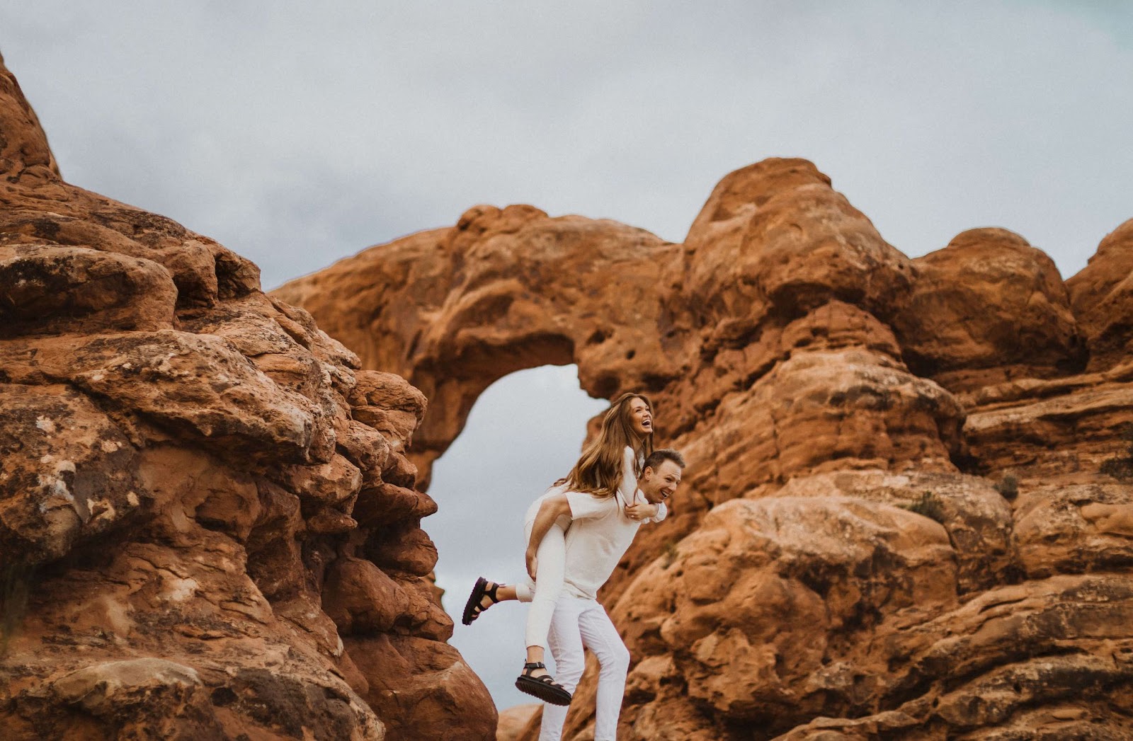 couple in Moab infront of arch