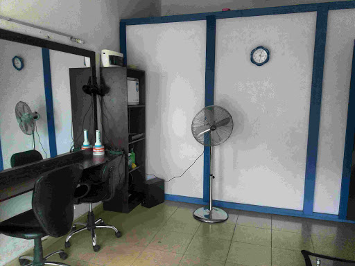 Unique Barber Shop, 25 Obiwali Rd, Rumuigbo 500272, Port Harcourt, Nigeria, Barber Shop, state Rivers