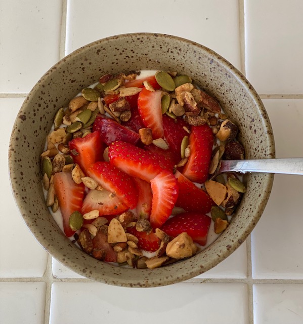 Yogurt/Berries/Granola