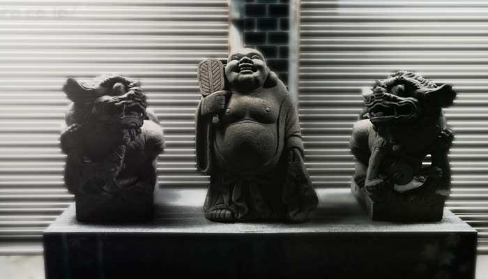 https://media.buzztribe.news/wp-content/uploads/2021/05/The-story-of-three-laughing-monks..jpg