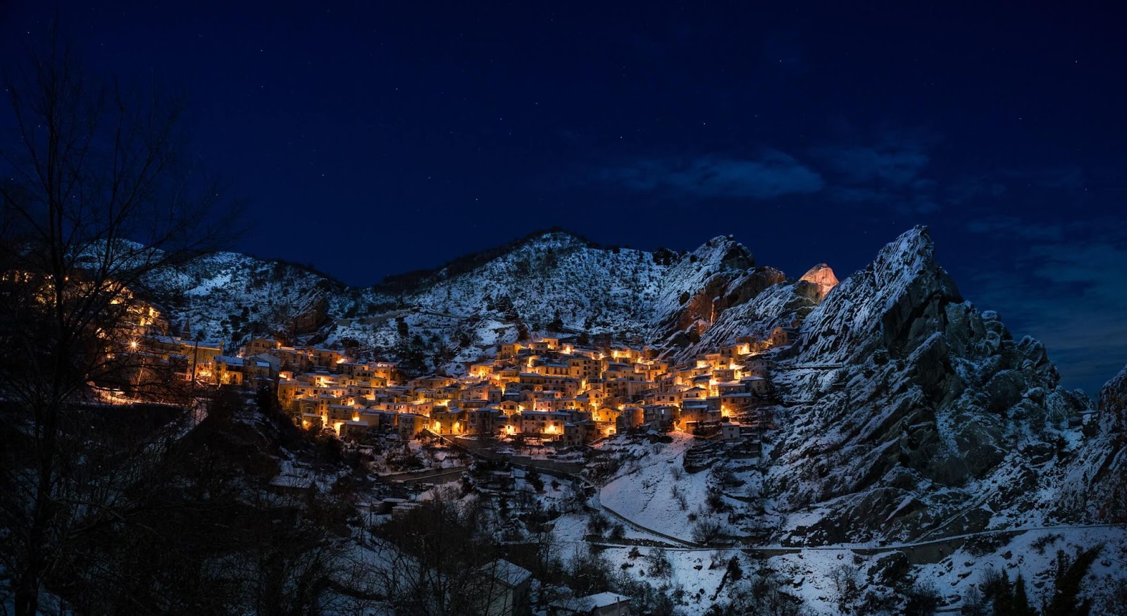 off the beaten path Italy, Castelmezzano, Pietrapertosa at night, town on a cliff