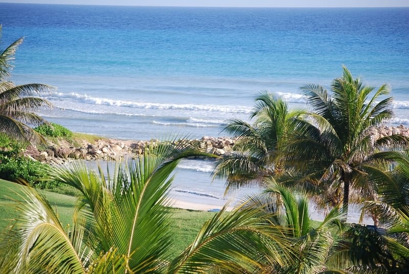 waves gently rolling on a Jamaican beach