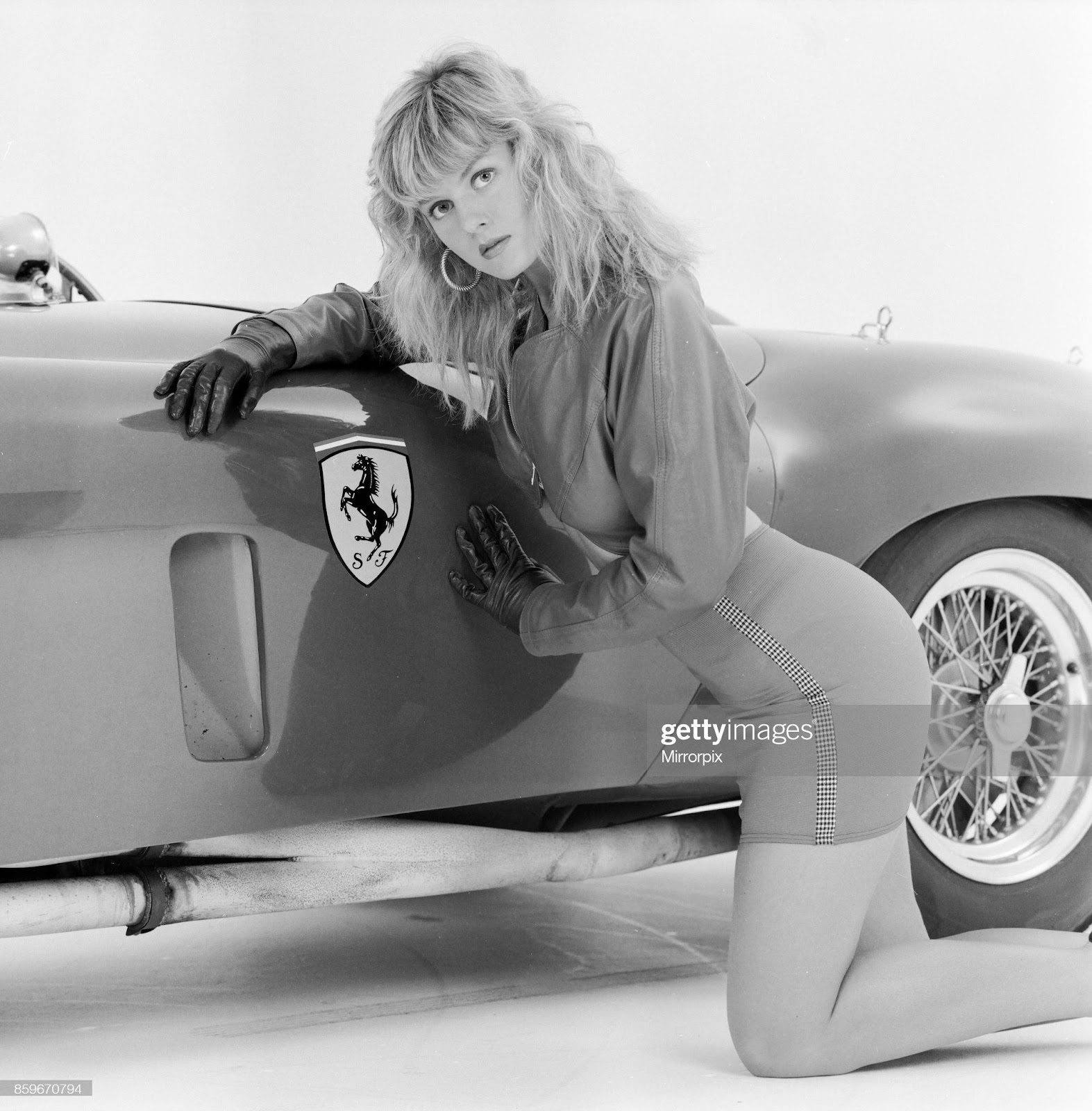 D:\Documenti\posts\posts\Women and motorsport\foto\1988\glamour-model-caroline-delahunty-poses-next-to-a-ferrari-19th-april-picture-id859670794.jpg