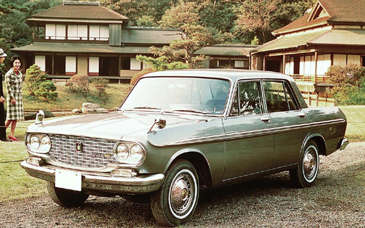 4 lamp headlight was introduced in second generation Toyota Crown 1962