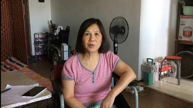 玉兰搬入新居，担心再遭驱赶。（志愿者提供/记者乔龙）
