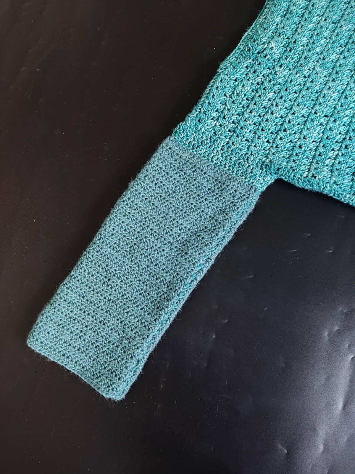 BEGINNER’S GUIDE TO CROCHETING  
 A SWEATER