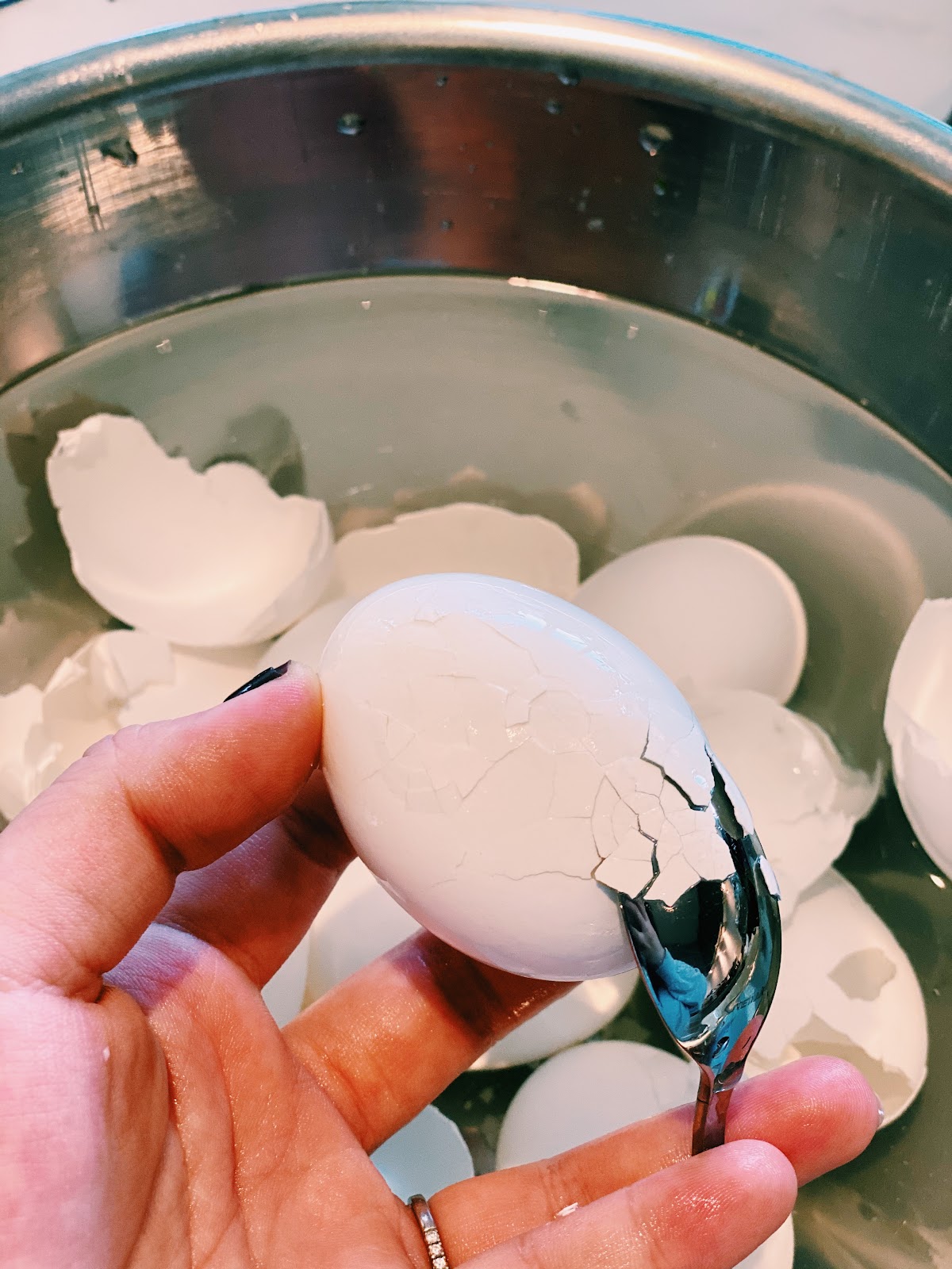 How to peel eggs 