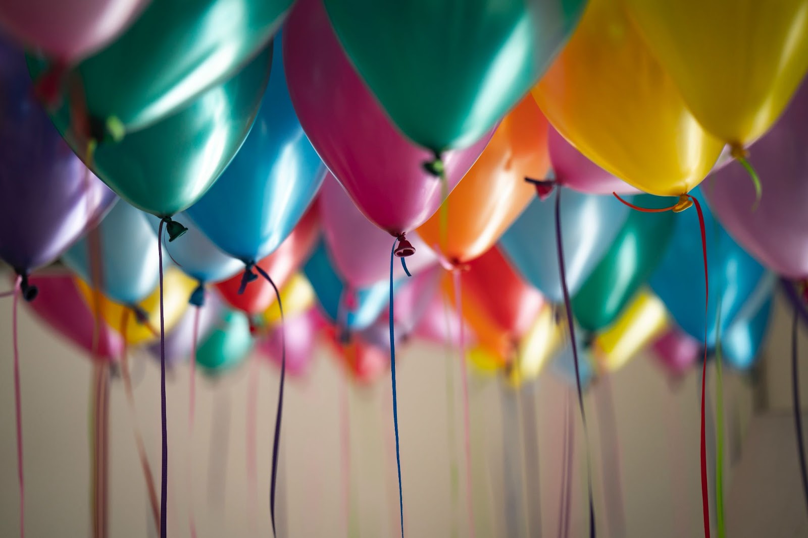 Colorful balloons to celebrate birthdays with candy bar games