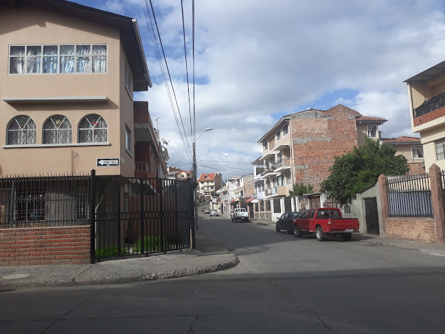 4252+JCW, C. Muñoz Vernaza, Cuenca