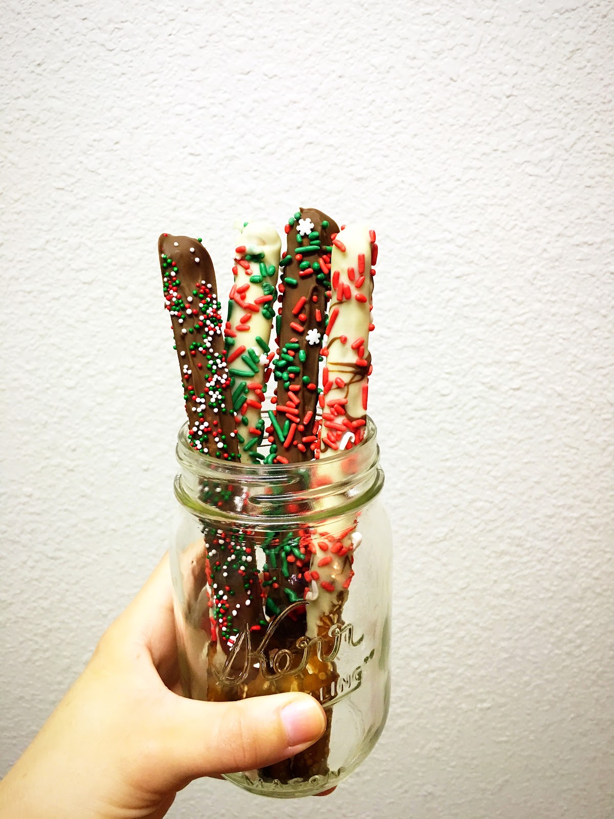 cookies in a mason jar