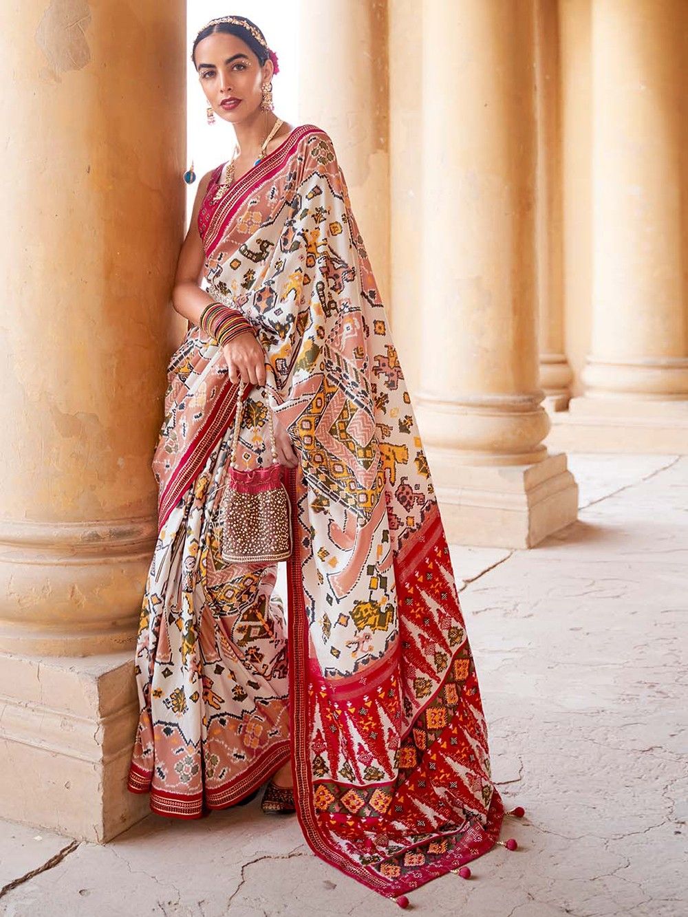 the loom - White Red Patola Printed Silk Blend Saree