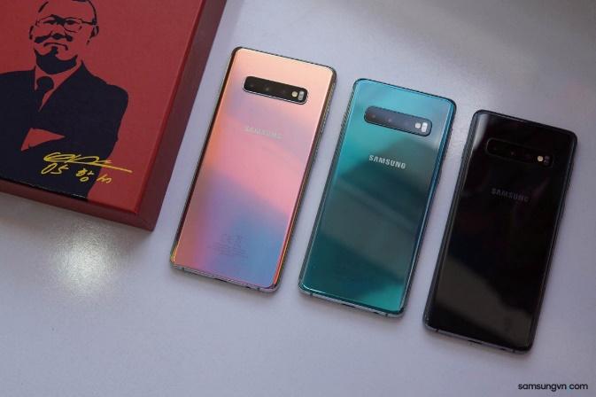Samsung Galaxy S10 Plus Park Hang Seo Limited Edition Looks Elegant in  Prism Silver Color