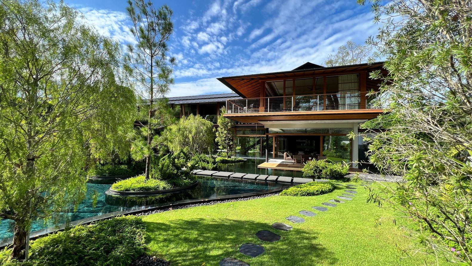 Beautiful Water Garden House Design