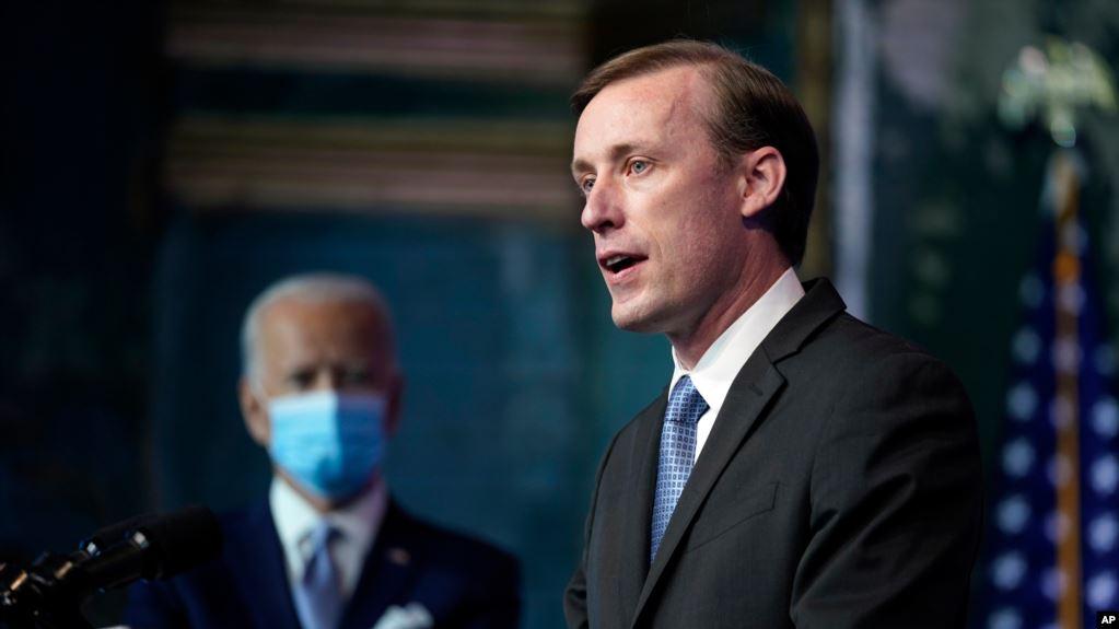 拜登提名为国家安全顾问的杰克.萨利文 (Jake Sullivan) 2020年11月24日在德拉瓦州与拜登同台