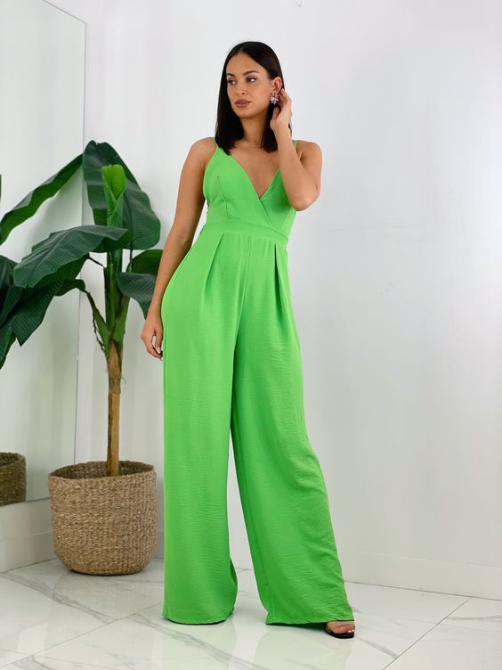 Jumpsuit styles: Picture of a lady rocking the look with crepe fabric
