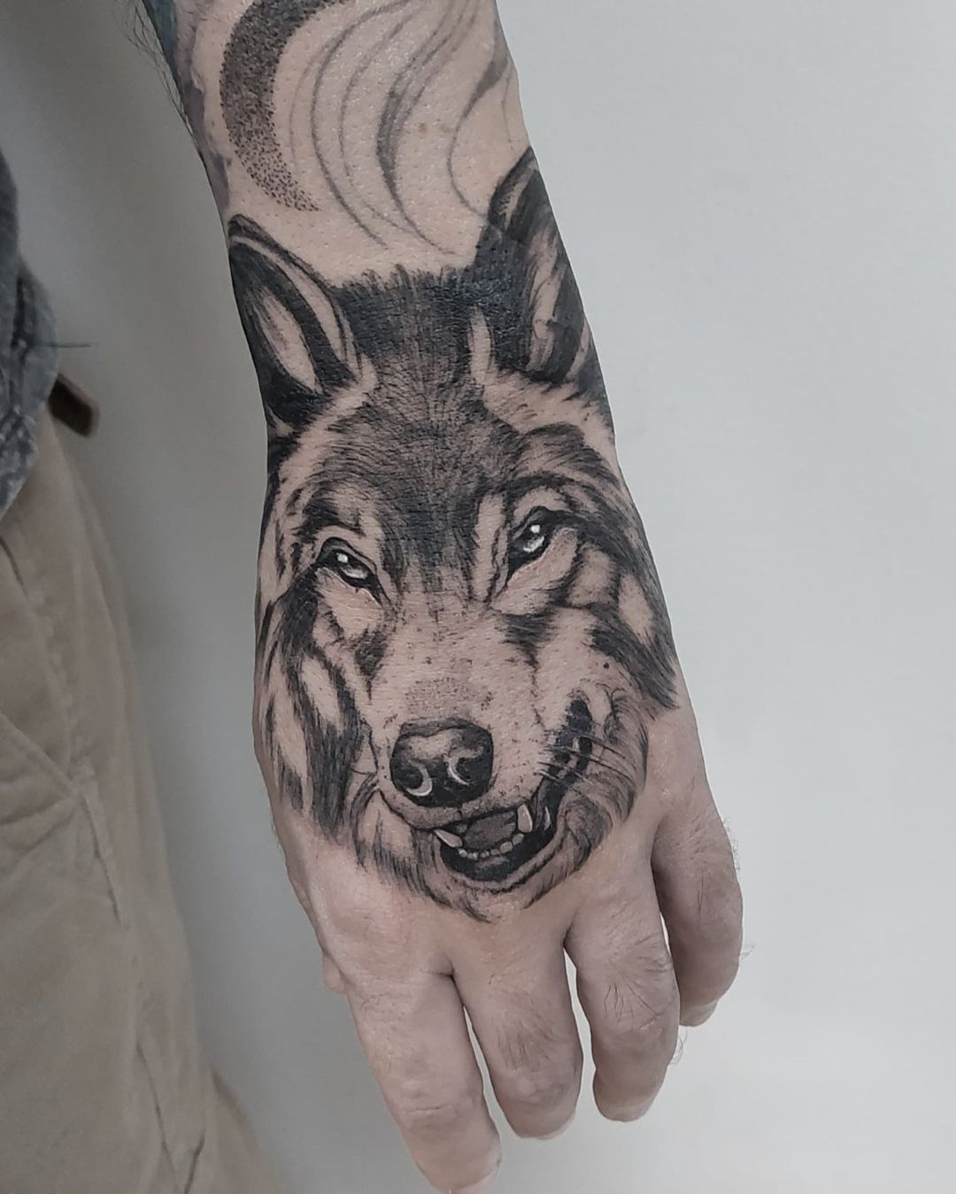 Nice Wolf Tattoo On Hand