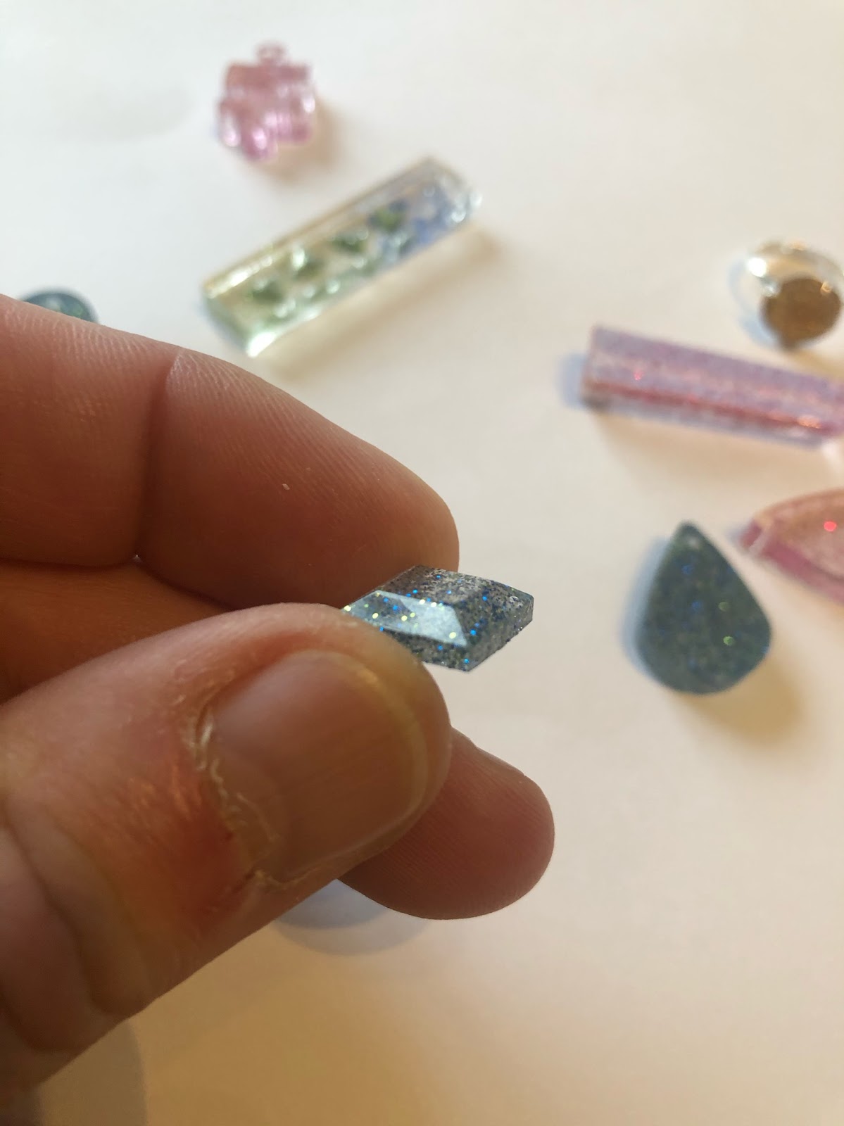 Monde miniature imaginaire en résine UV /bijoux en résine - Kerrozennart le  Blog