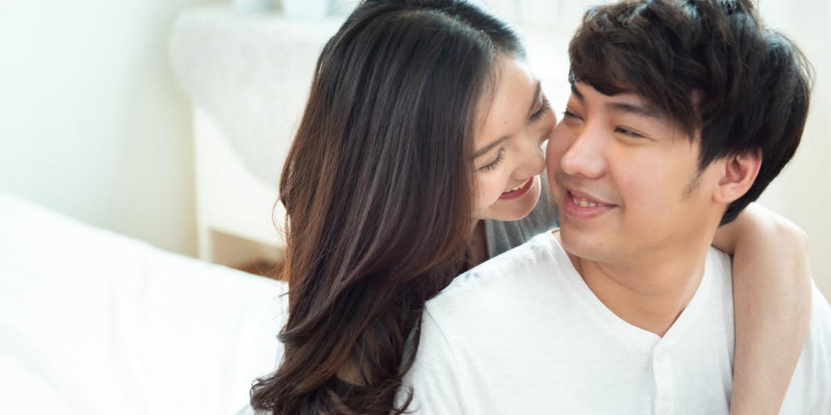 7 Cara Menjadi Pasangan Romantis, Dijamin Doi Makin Cinta