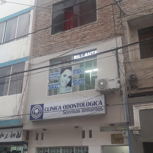 Clinica Odontologica "Sonrisas Brillantes" - Dentista