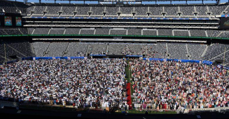 Hasil gambar untuk metlife stadium for pray