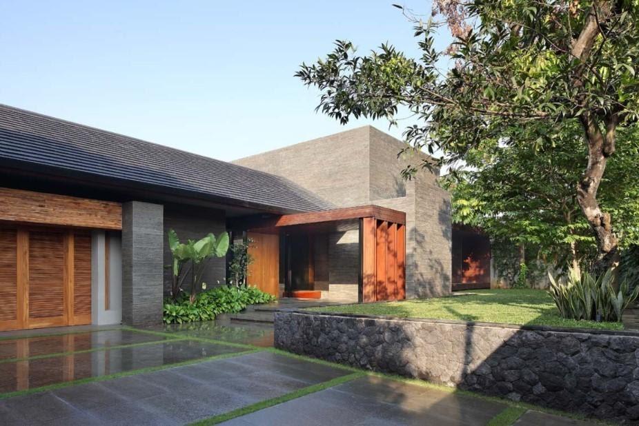 rumah minimalis dengan halaman luas