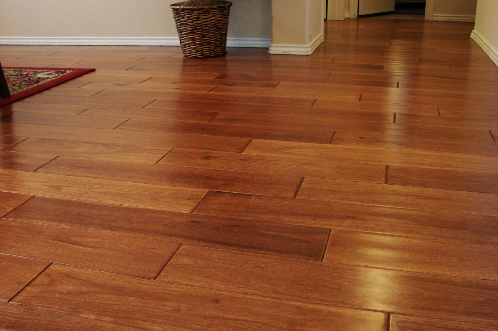 Wood_flooring_made_of_hickory_wood.jpg