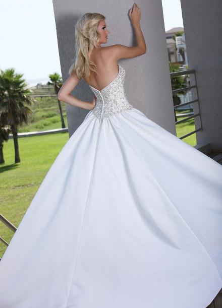 Cinderella Dreams: 9 Impressive Ball Gowns for Your Wedding Day ...