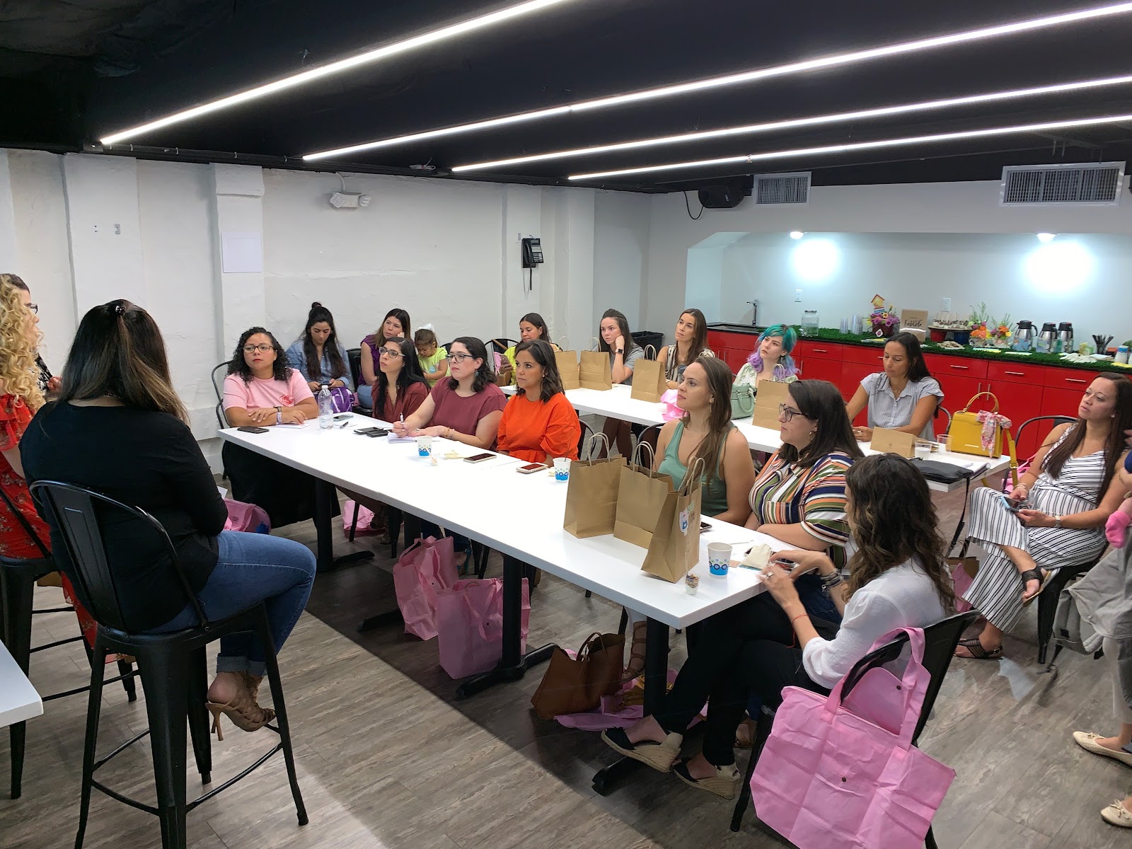 South Florida Mom Bloggers learn from Jeannette Kaplun about connecting through storytelling at the meetup