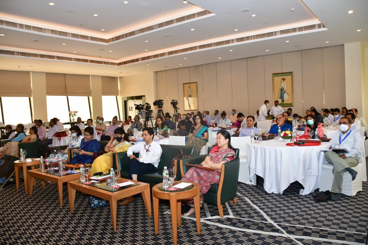 A group of people sitting at tables
Description automatically generated with medium confidence