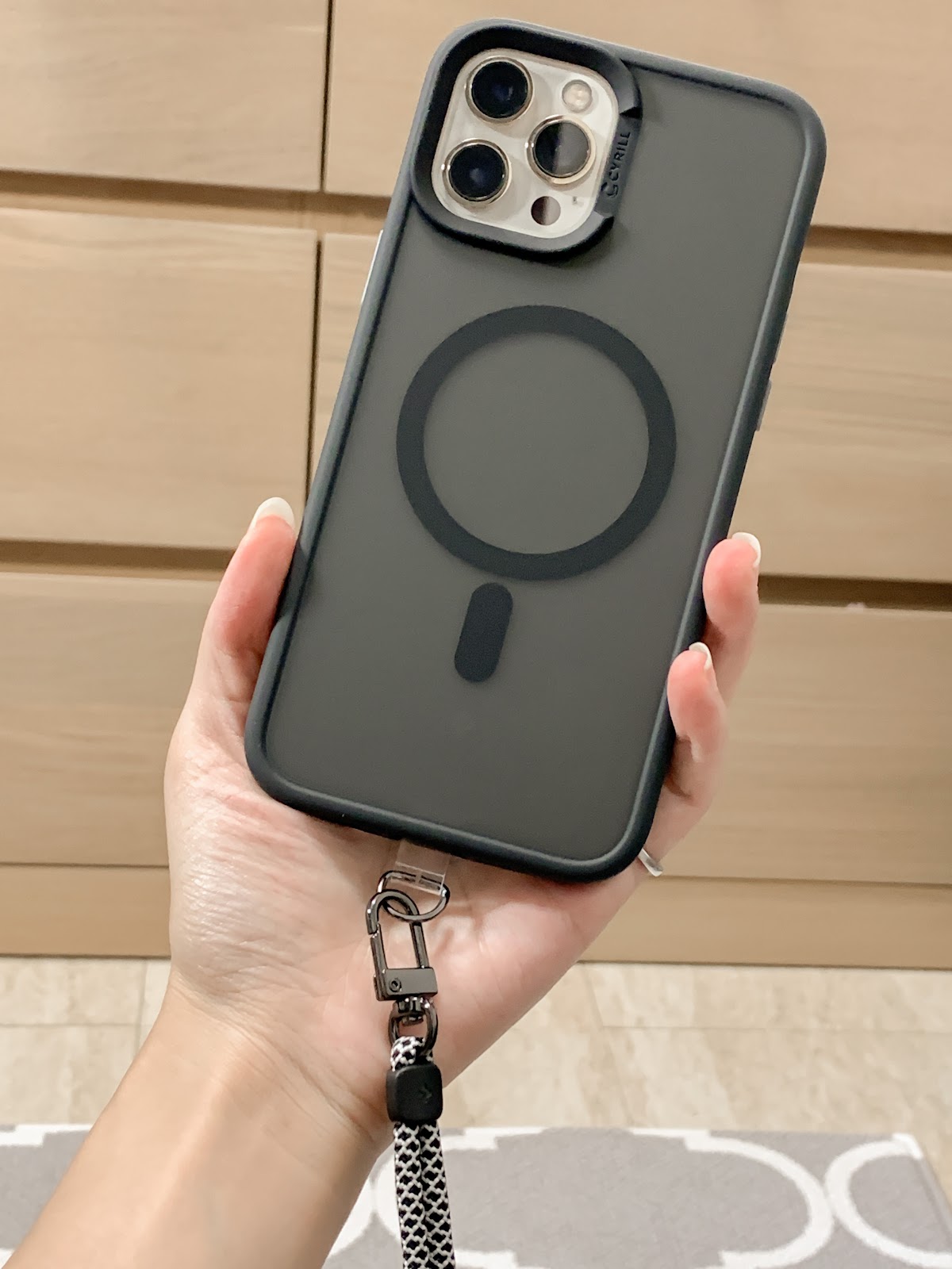 Spigen 手機防摔保護殼+手機揹繩、Apple watch防摔保護殼推薦