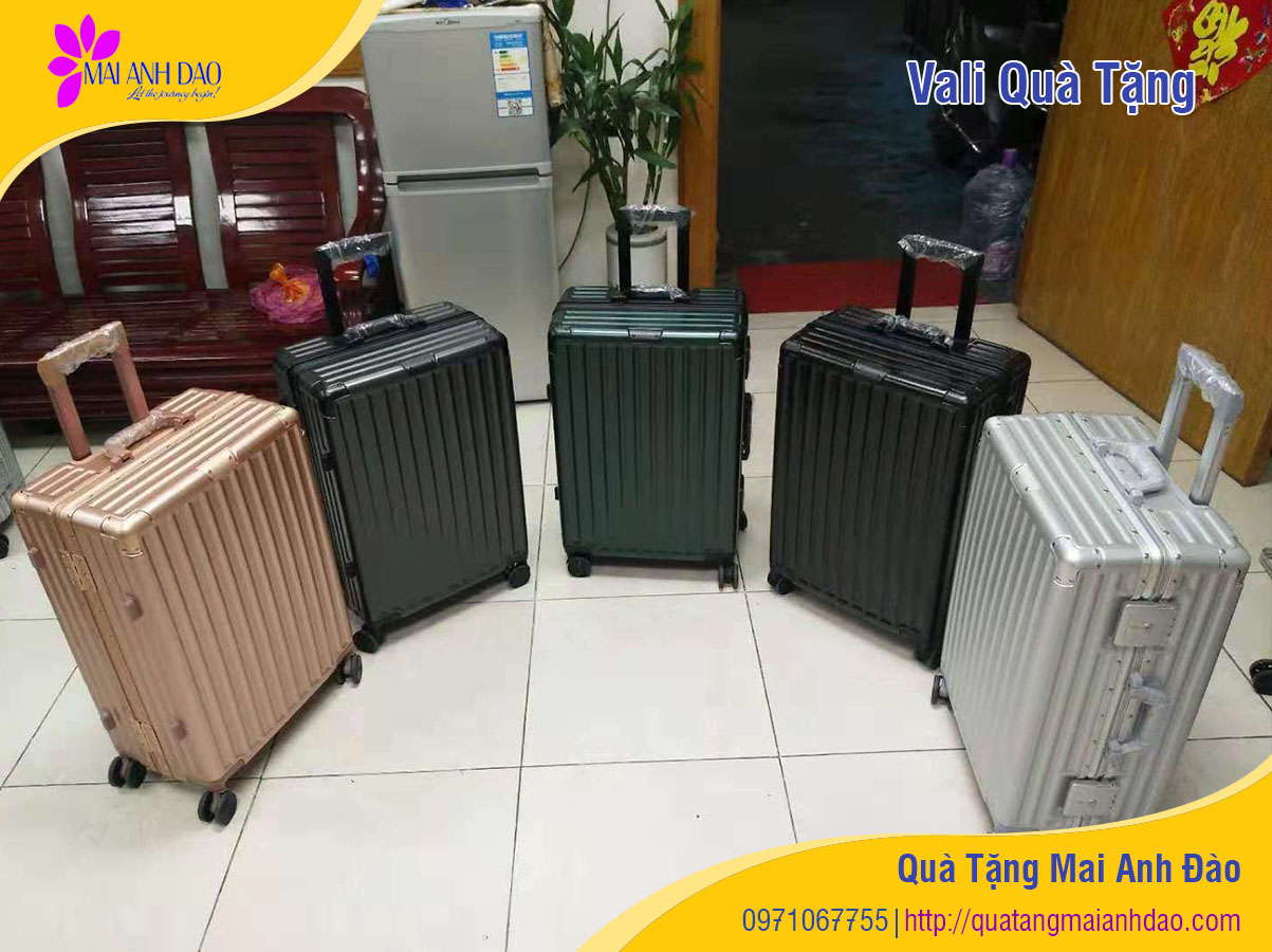 Quà Tặng Mai Anh Đào - Vali quà tặng in logo