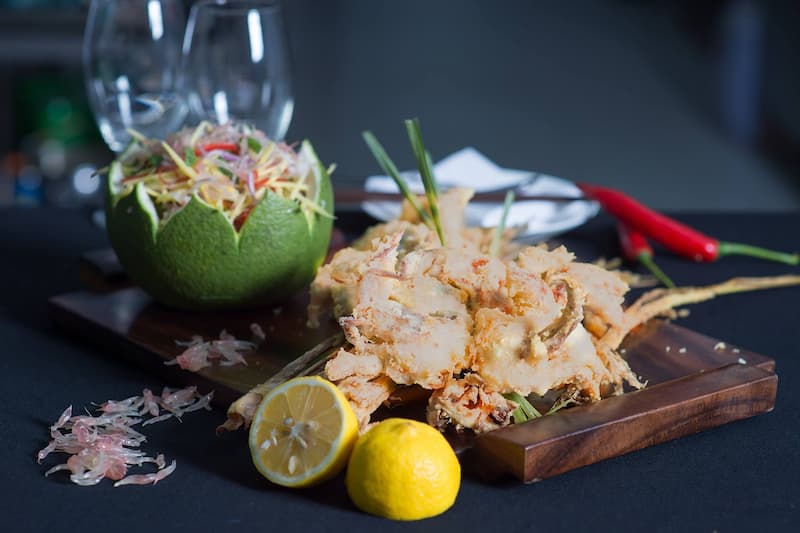 Thực đơn tiệc cưới Cua lột rang muối - Salad bưởi