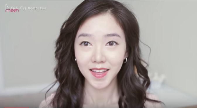 A person smiling for the camera

Description automatically generated