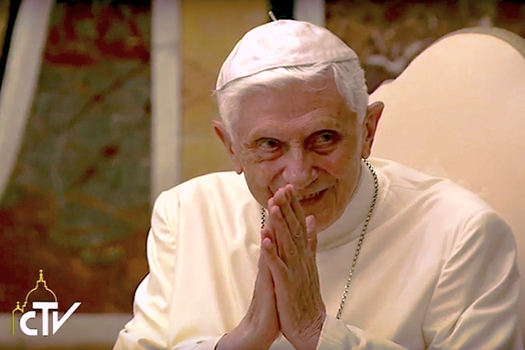 Đức Benedict XVI viết thư về lòng thương xót vĩ đại của Thánh Gioan Phaolô II