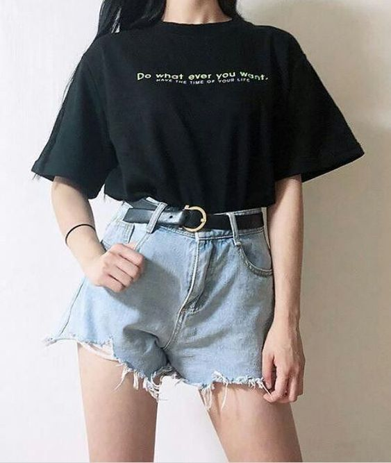 Một set đồ không cầu kì mà vẫn phong cách, thời trang. Tại sao không thử quần short- áo phông?