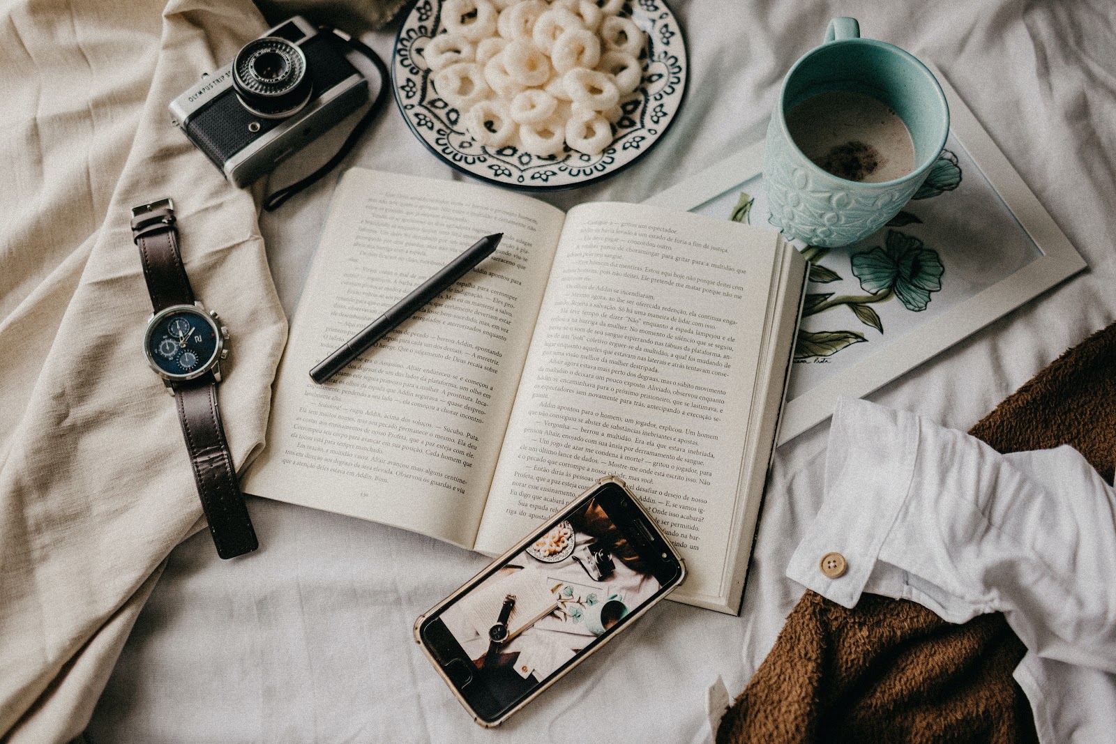 reading-pretty-flatlay-coffee-camera-snacks