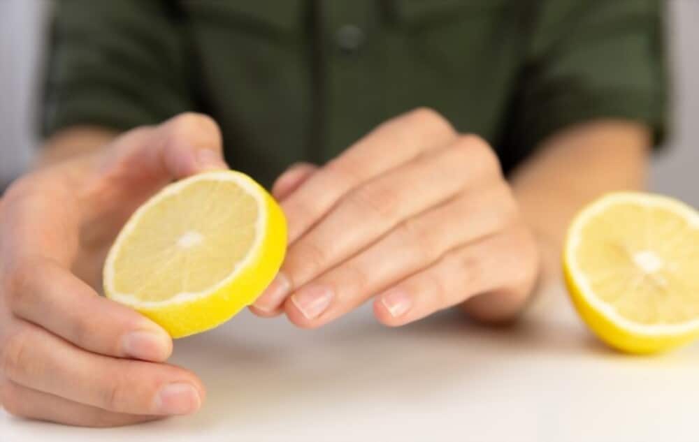 Lemon for nails
