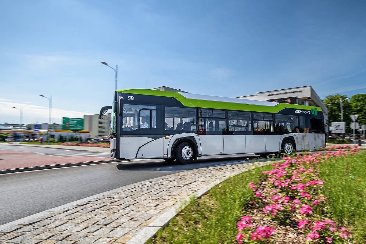 Euskal enpresaren Urbino 12 modeloko autobus bat