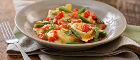 Recipes - Spinach & Ricotta Ravioli with Basil Pesto, Fresh Tomatoes &  Green Beans - Giovanni Rana