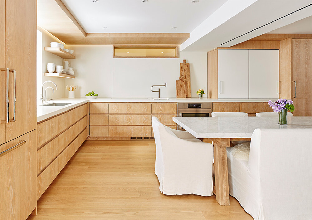Plain sliced white oak kitchen cabinets by Wood &amp; Co.