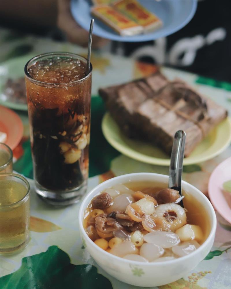 Che is the most popular dessert in Vietnam. Photo by IG 9493.corner